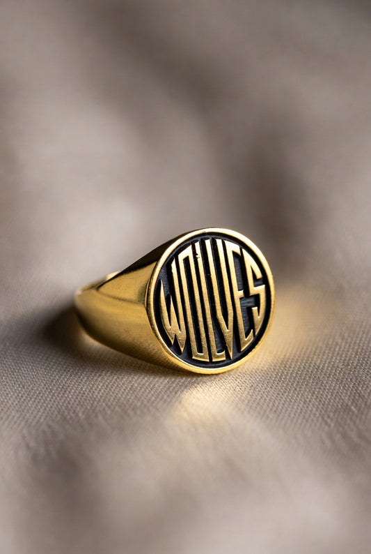 WOLVES signet ring in gold, platinum, matte black